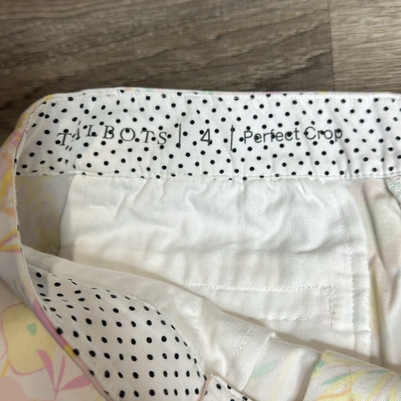 Talbots Women’s Mid-Rise Perfect Crop Capris Pants Abstract Floral White Sz 4 - Picture 4 of 12